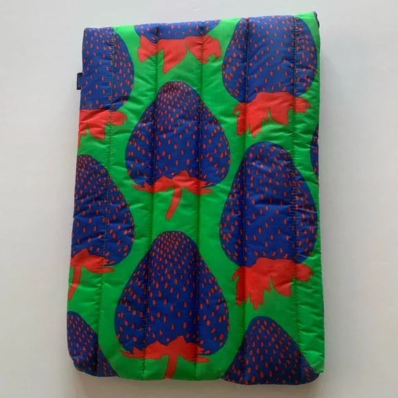 gucci Electric Strawberry Laptop Sleeve Pouch - Picture 2 of 6